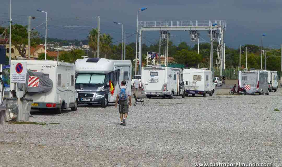 Playa de piedras en Antibes