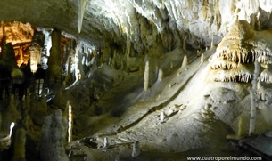 Dentro de la cueva