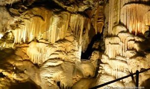 Dentro de la cueva