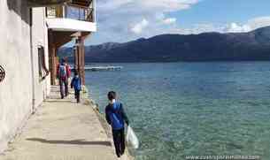 Paseando por la costa en Mitikas