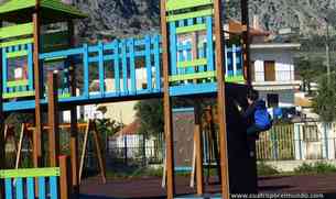 Astakos - Unai escalando en el parque