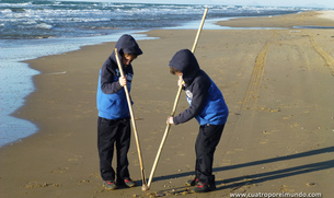 Los pekes salseando con las medusas