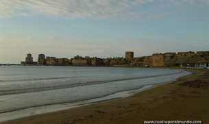 Vista del conjunto Fuerte-Torreon desde la playa