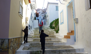 Subiendo hacia el fuerte por las callejuelas de Koroni