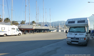 Aparcados en la marina de Kalamata