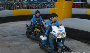 Los pekes andando en moto en el circuito de Lavrio