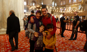 Cuatro por el mundo en la mezquita azul