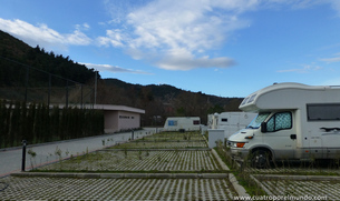 Aparcados en el area de Bursa, Misi Kamp