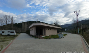 Edificio de servicios de Misi Kamp