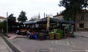 Mercado dominical en Candarli