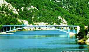Puente sobre el Krka para llegar a Skradin