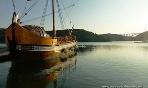 Barco de época en la marina de Skradin