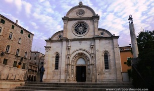 Fachada frontal de la catedral de Santiago