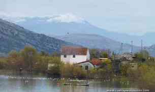 Montañas nevadas cerca de Virpazar