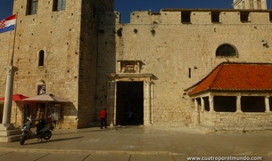 Salida de la muralla que da hacia el puerto